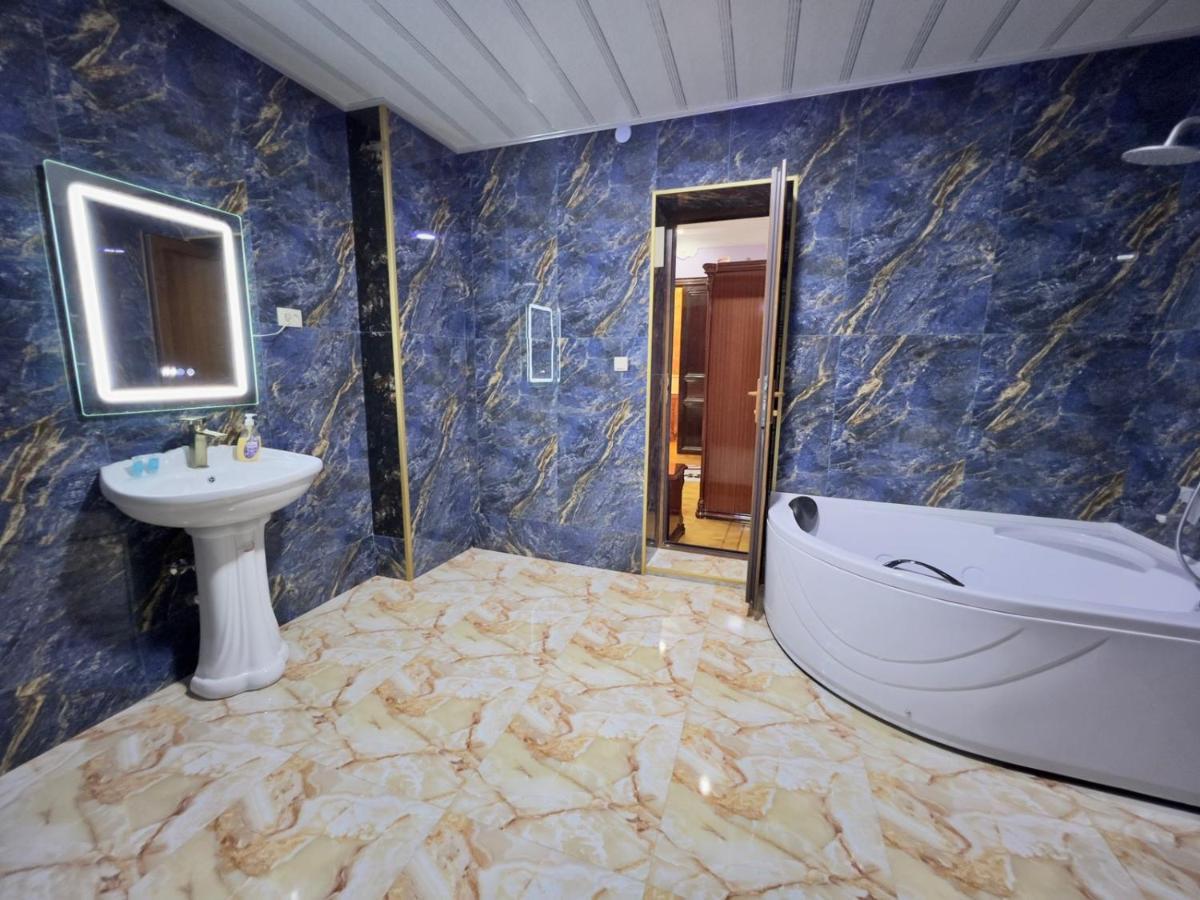 Hotel Royal クタイシ エクステリア 写真