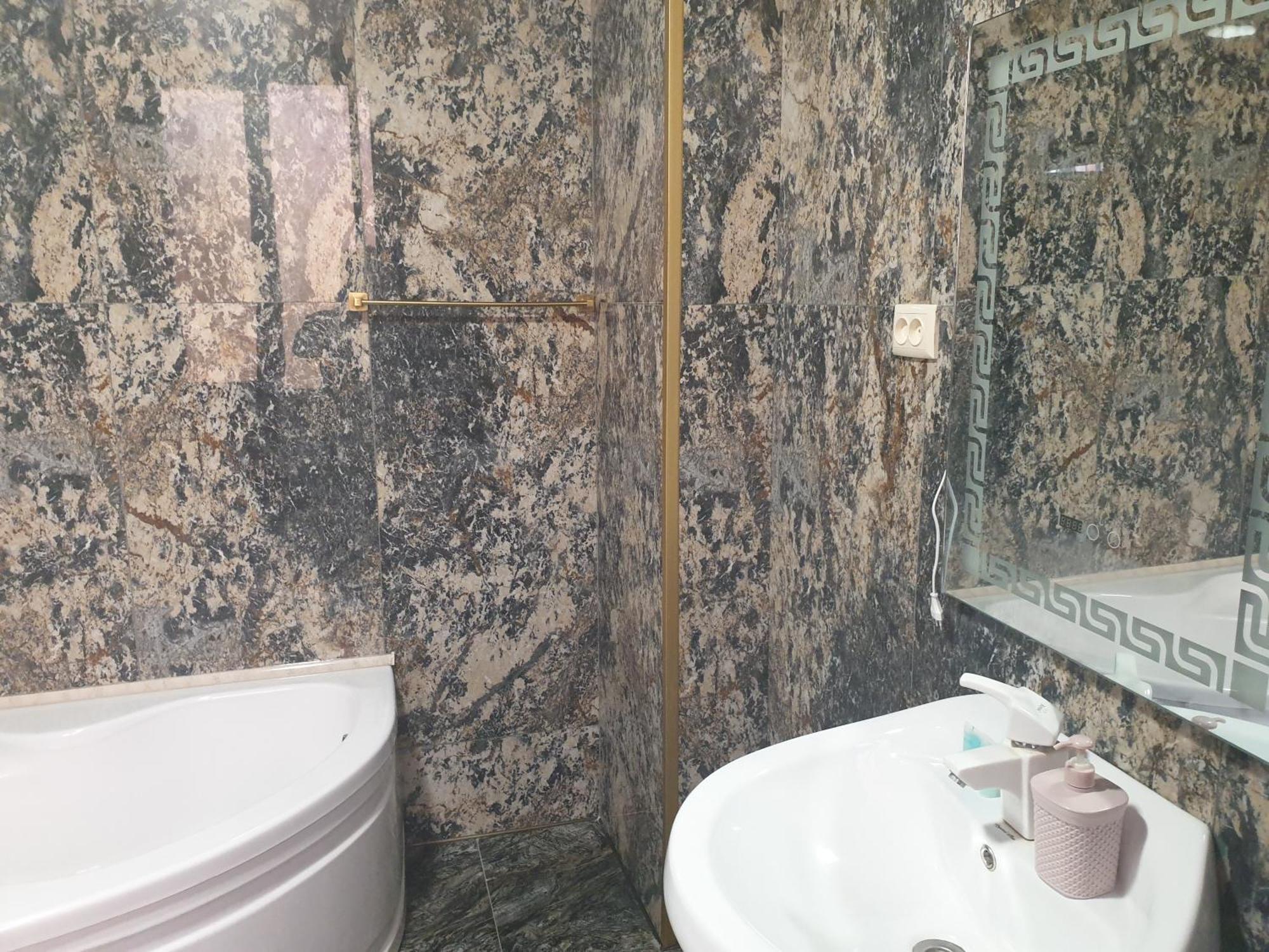 Hotel Royal クタイシ エクステリア 写真